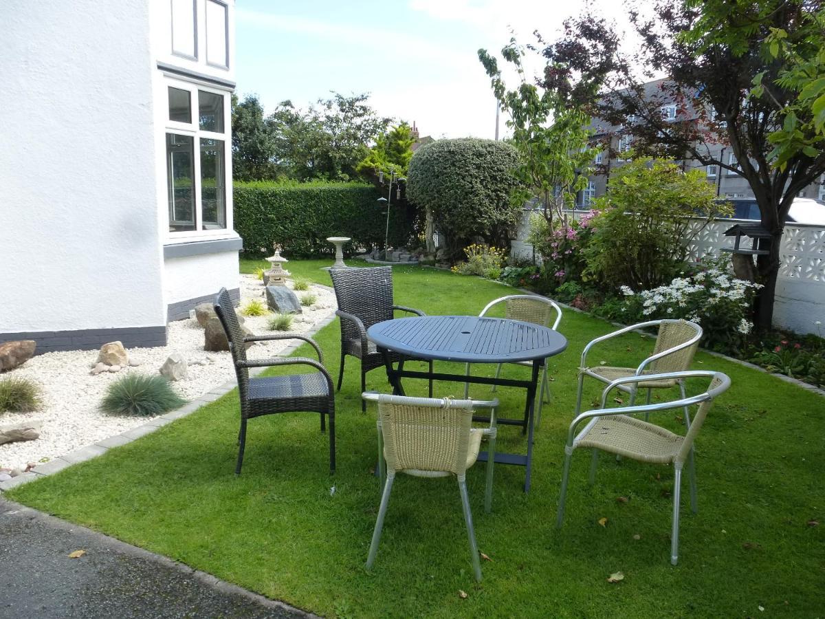 The Kenmore Guest House Llandudno Eksteriør bilde