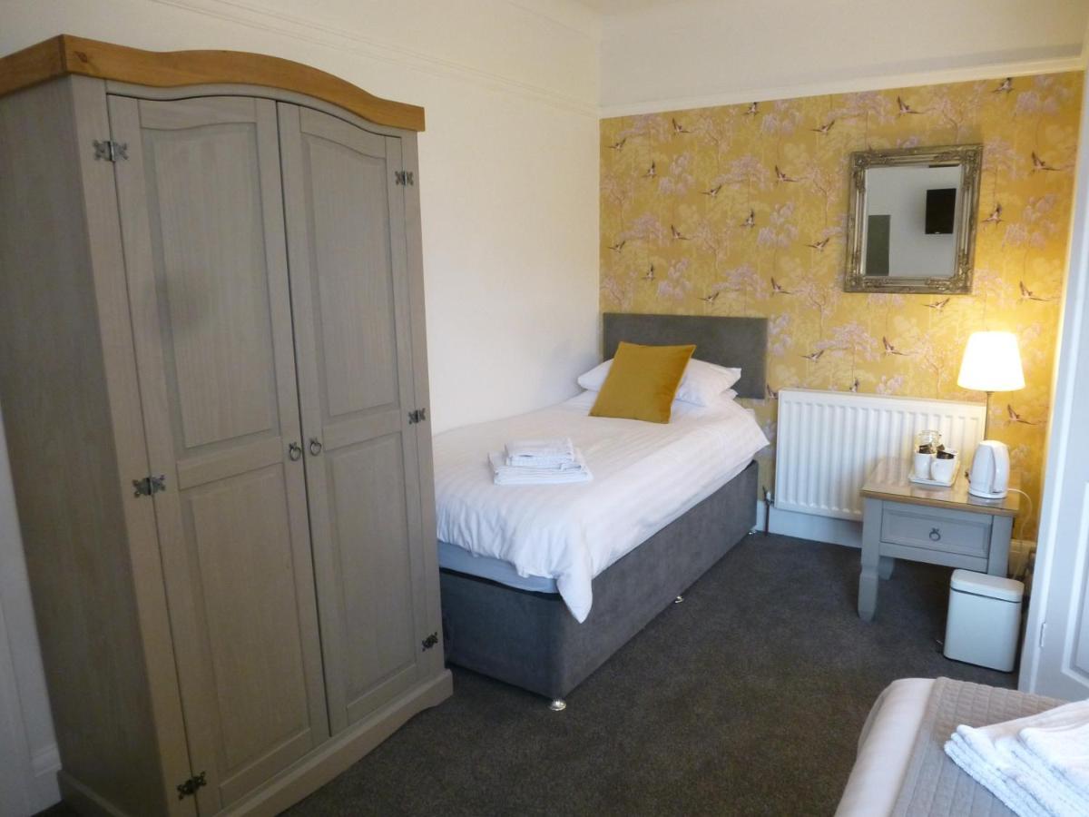 The Kenmore Guest House Llandudno Eksteriør bilde