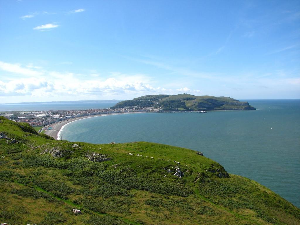 The Kenmore Guest House Llandudno Eksteriør bilde