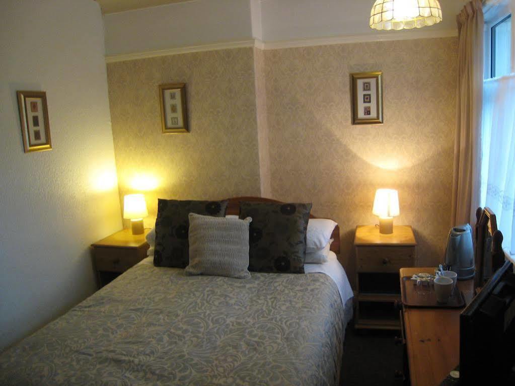 The Kenmore Guest House Llandudno Eksteriør bilde