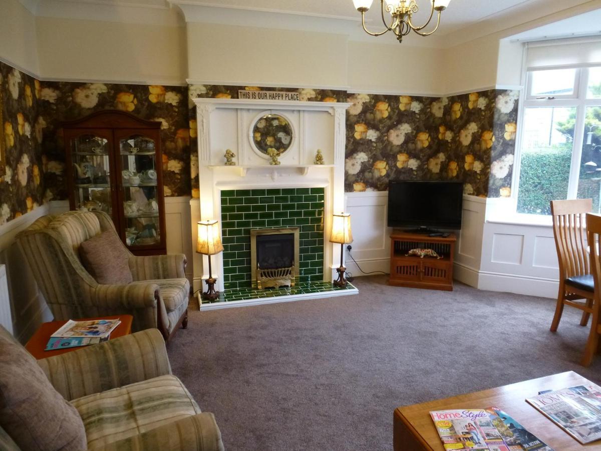 The Kenmore Guest House Llandudno Eksteriør bilde