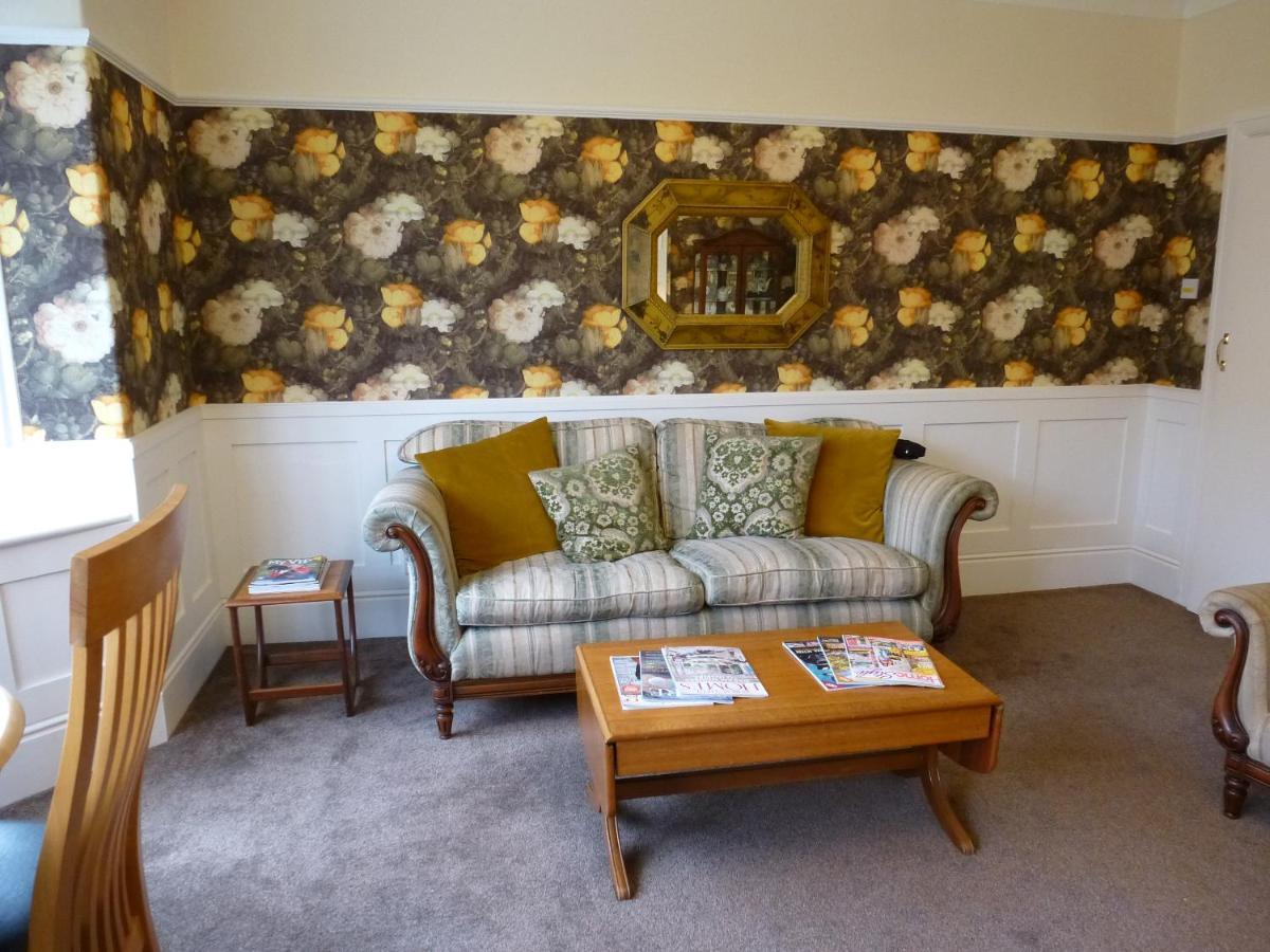 The Kenmore Guest House Llandudno Eksteriør bilde